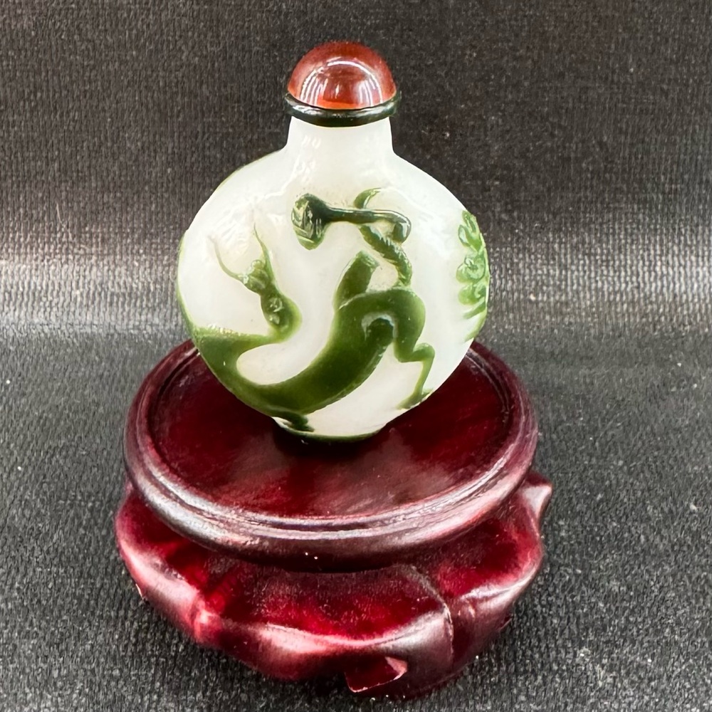 Vintage/Antique Chinese Overlay Glass Snuff Bottle Green Dragon
